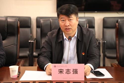 2黨委書記、校長宋志強(qiáng)介紹學(xué)校黨建工作開展情況