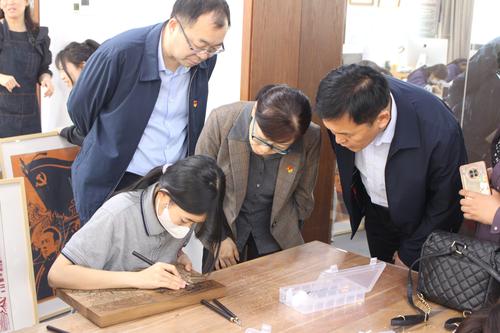 6.1參觀鄭州藝術(shù)幼兒師范學(xué)校非遺館