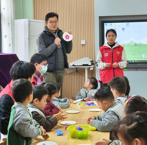 3河南省非遺（面塑）傳承人崔勇銳介紹面塑的制作方法