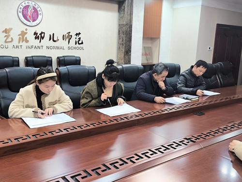 設(shè)計(jì)電商部主任賈芳針對(duì)方案內(nèi)容提出修改意見