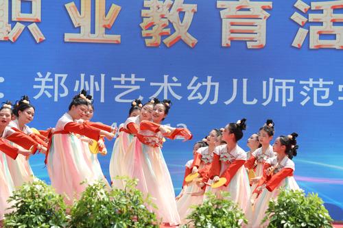 8漢唐舞《執(zhí)鏡俑》