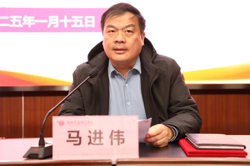 2學(xué)校黨委副書記、校長(zhǎng)馬進(jìn)偉總結(jié)本學(xué)期德育工作
