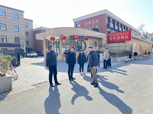 黨委書記周衛(wèi)紅在隴海校區(qū)部署開學道路保通工作