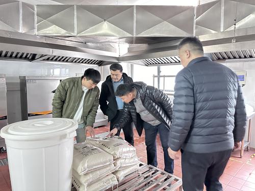 黨委副書記、校長馬進偉檢查航海校區(qū)食堂食品安全