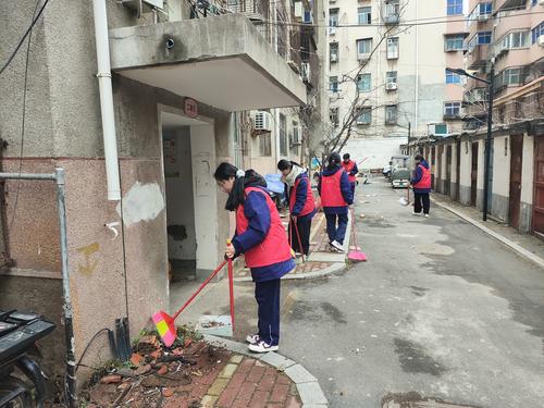 4-合力清掃社區(qū)主干道