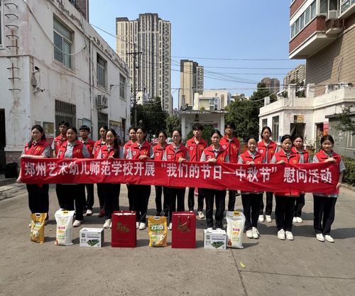 志愿者們到航東社區(qū)東方夢圓小區(qū)看望困難戶